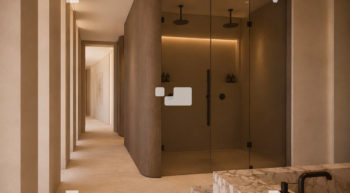 villa-joy-greg-master-shower-lveb